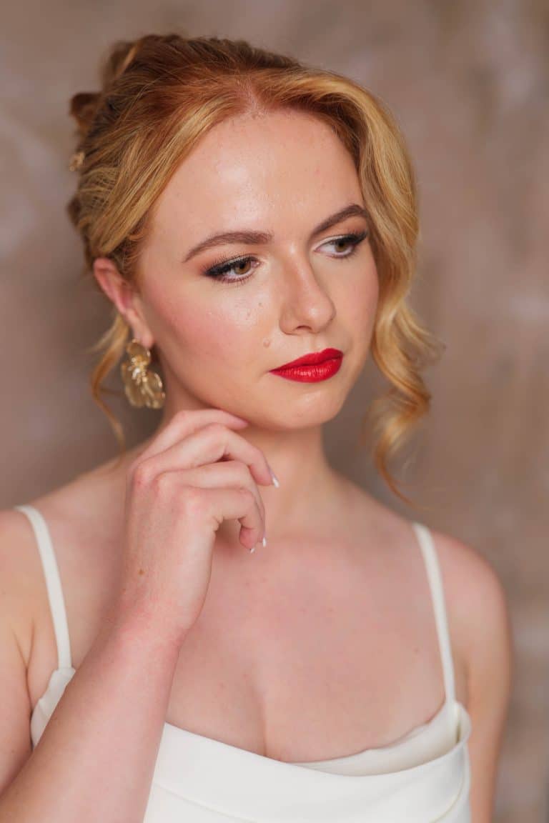 Chic bridal makeup